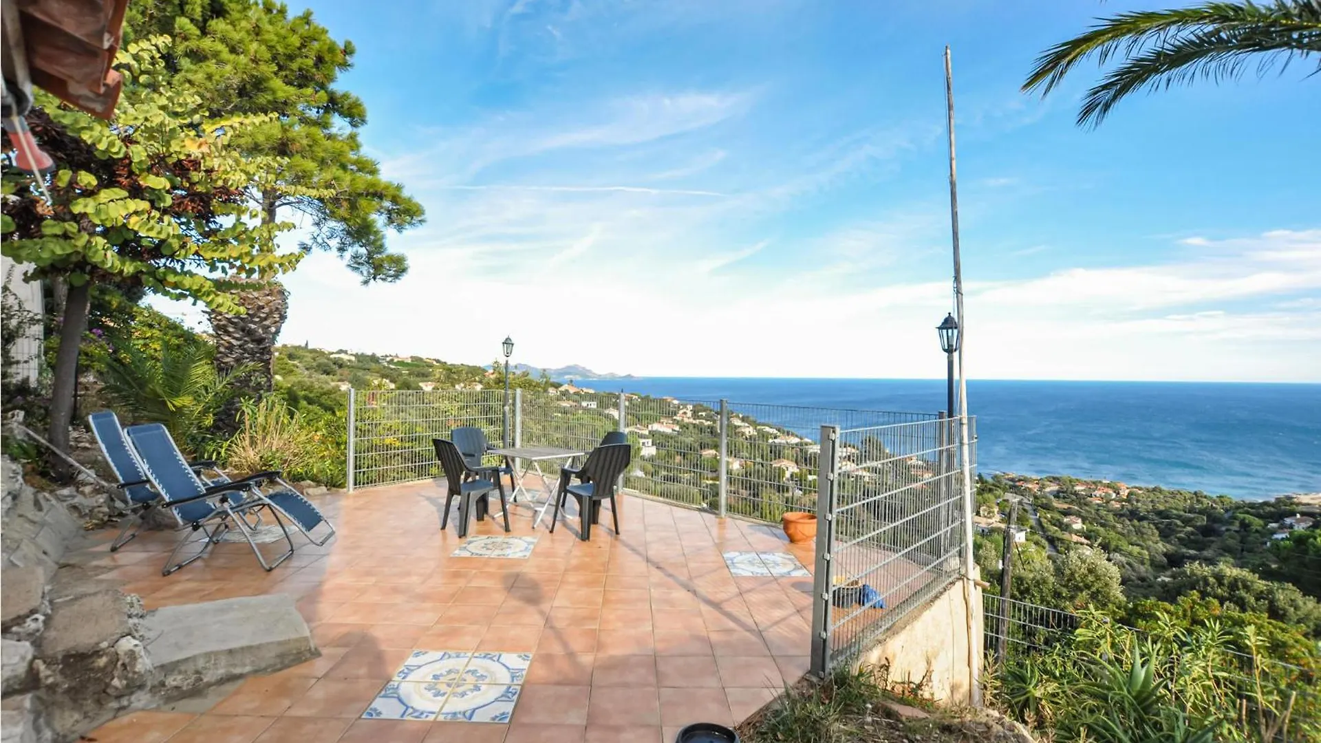 Nice Home In Roquebrune-Sur-Argens With Kitchen Saint-Peire-sur-Mer