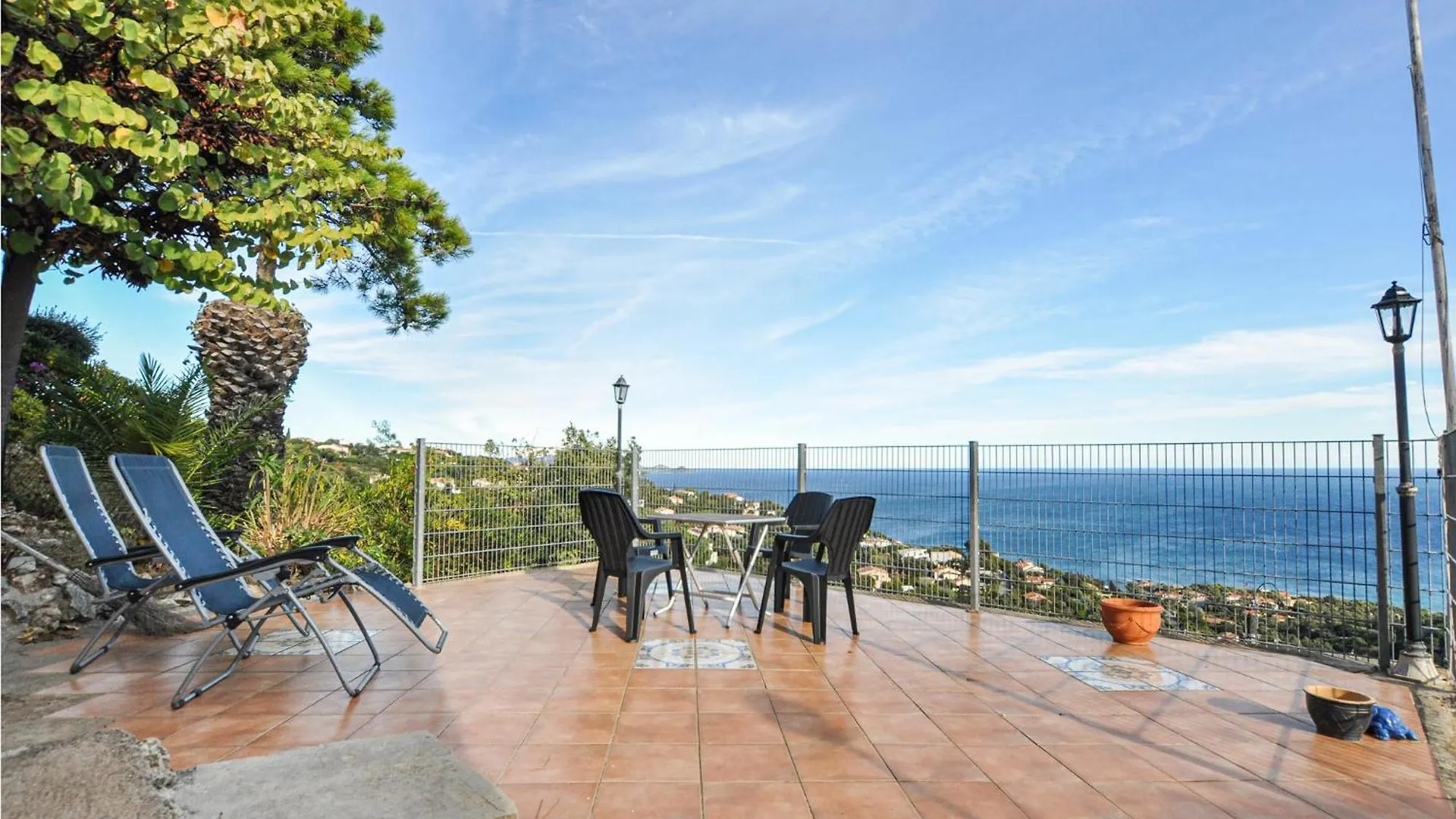 Nice Home In Roquebrune-Sur-Argens With Kitchen Saint-Peire-sur-Mer France
