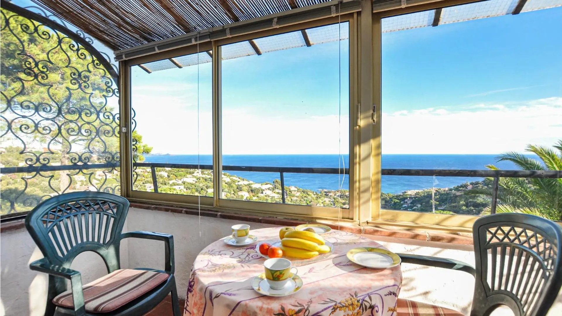 Nice Home In Roquebrune-Sur-Argens With Kitchen Saint-Peire-sur-Mer Holiday home