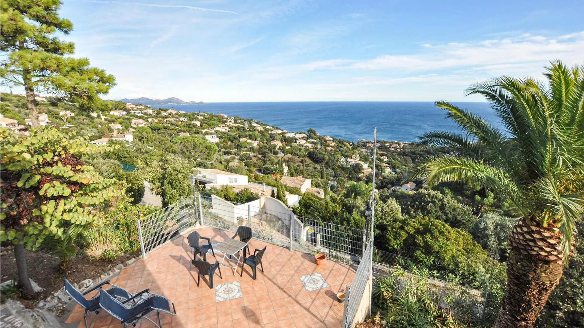 Nice Home In Roquebrune-Sur-Argens With Kitchen Saint-Peire-sur-Mer